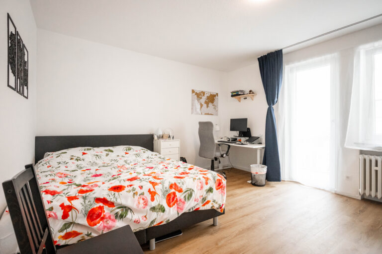 Schlafzimmer 1