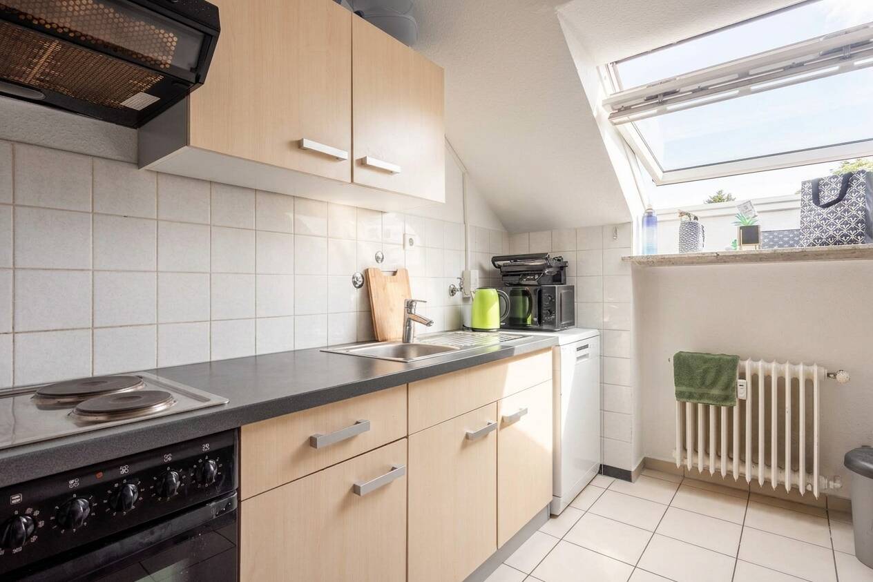 Schicke Dachgeschosswohnung mit Einbauküche in guter Lage von Bielefeld Stieghorst - Foto 1