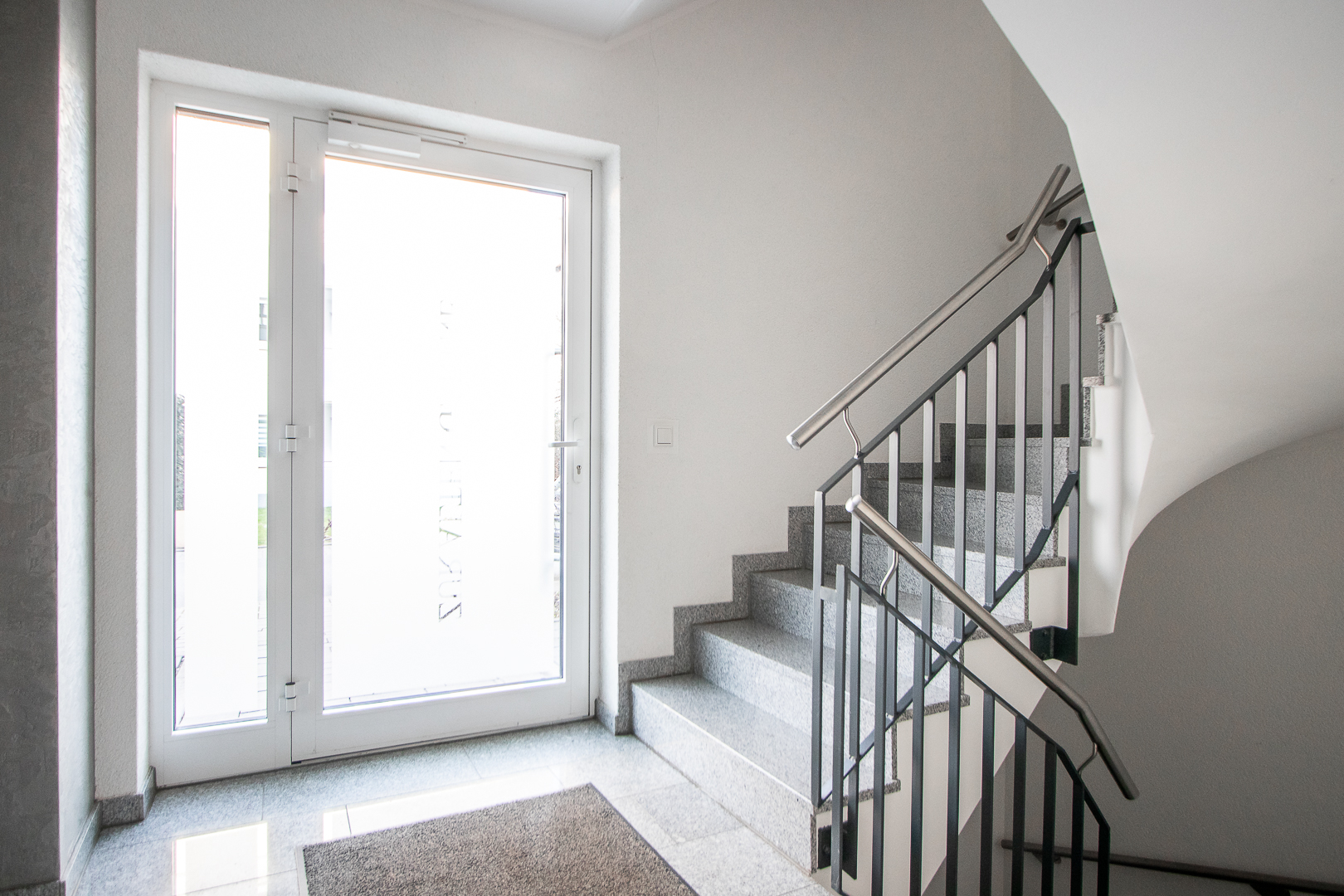 Top moderne 4 Zimmerwohnung mit Balkon und Tiefgarage in der Nähe vom Lenkwerk in Bielefeld - Foto 2