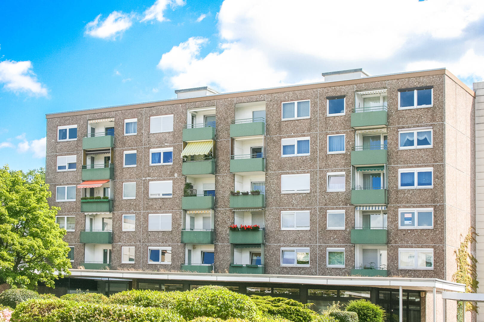 Renovierte 4 Zimmerwohnung mit Balkon, Fahrstuhl und TG-Platz in Bielefeld Stieghorst - Photo 4