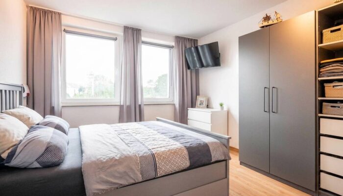 Schlafzimmer 1